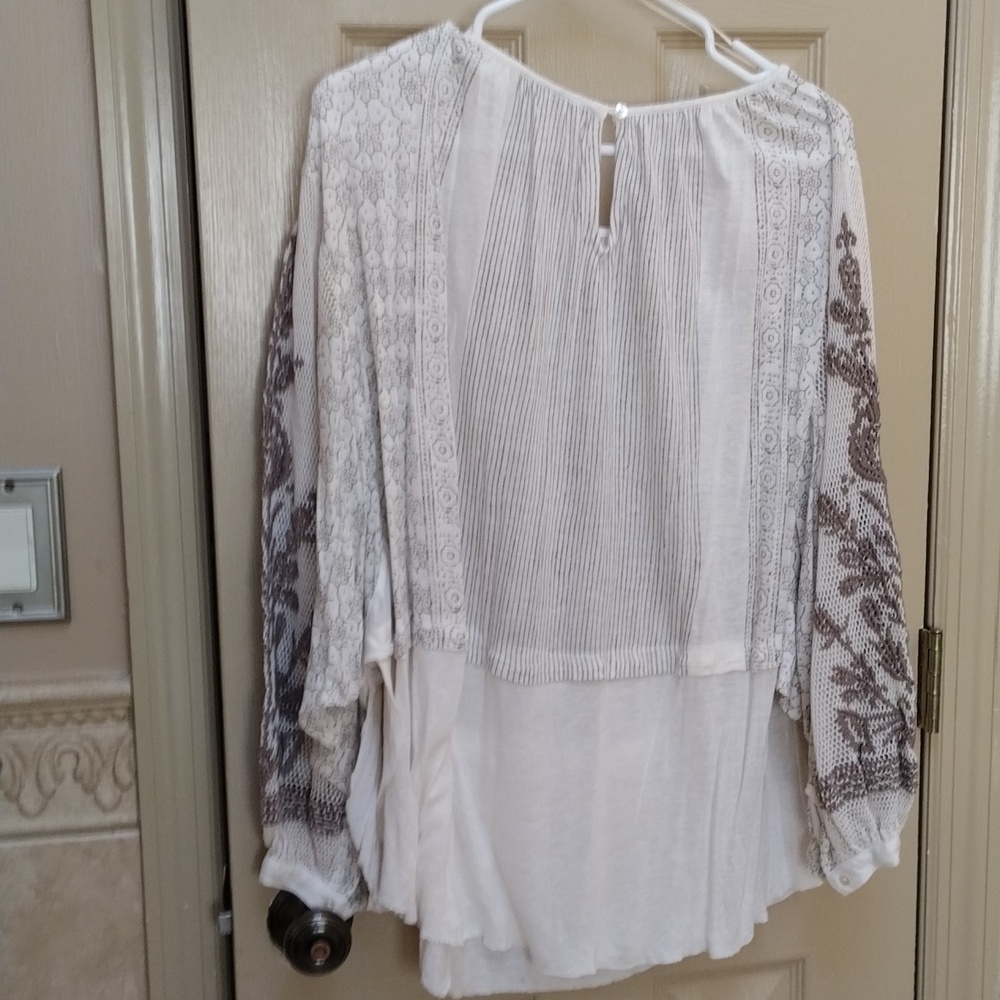 Woman's top - Picture 2 of 2